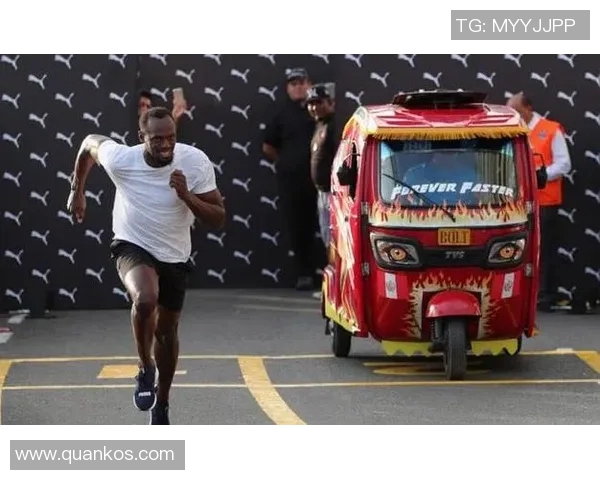 足球明星意外曝光裹浴巾视频引发热议网友纷纷围观评论不断