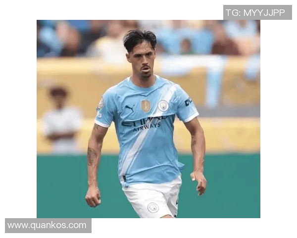 足球明星拒绝接受小孩采访展现谦逊与关爱引发热议