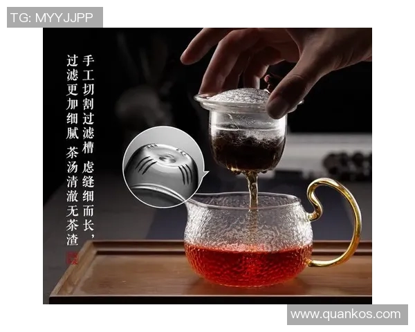 茶壶与足球的奇妙结合揭秘拿茶壶的足球明星背后的故事与成就 茶壶与足球的奇妙结合揭秘拿茶壶的足球明星背后的故事与成就